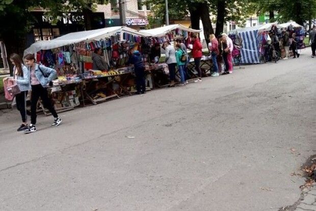 На Волині муніципали оштрафували продавців шкільного ярмарку