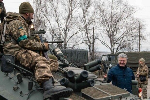 Рятують сотні поранених воїнів і виконують бойові задачі «на нулі» – Порошенко показав в роботі бронемашини «Спартан»