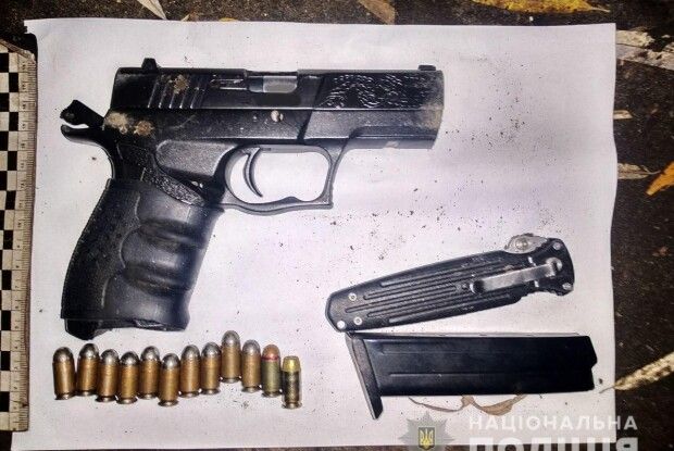 У Рівному озброєні чоловіки побили поліцейського