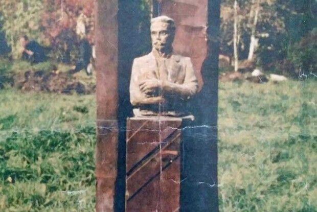 Тимчасовий пам’ятник Липинському стоїть уже 19 літ і потрохи розвалюється...