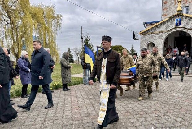 У Нововолинській громаді провели в останню путь воїна Сергія Ковальчука