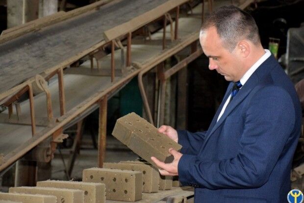 У Дубечному запрацював завод, а у Пнівному перекрили дорогу