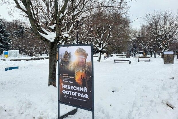 У Ковелі просто неба виставили світлини полеглих Героїв