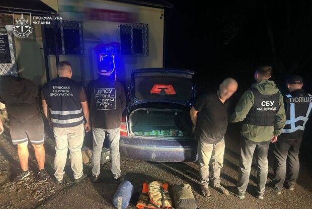 Кусачки для паркану та жилет для Тиси: на Закарпатті спіймали пенсіонера з Луцька