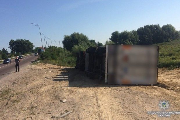 На Рівненщині вантажівка збила 41-річну велосипедистку