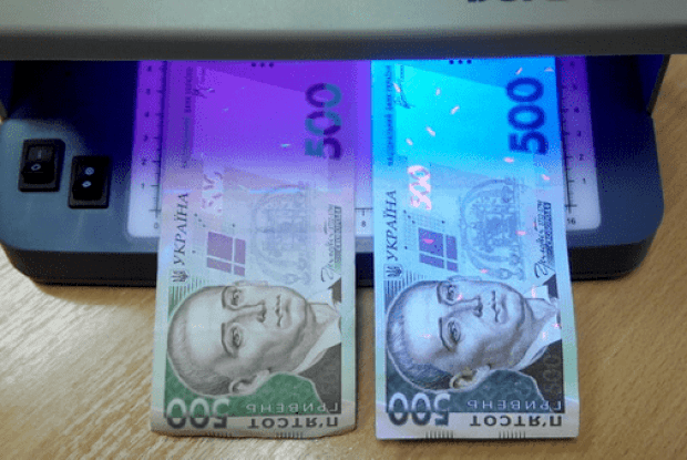 Чоловік розрахувався за наїдки  сувенірними банкнотами