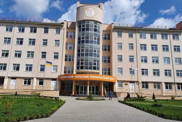 Працівники Волинського перинатального центру показали оригінальне привітання з державними святами (Відео)