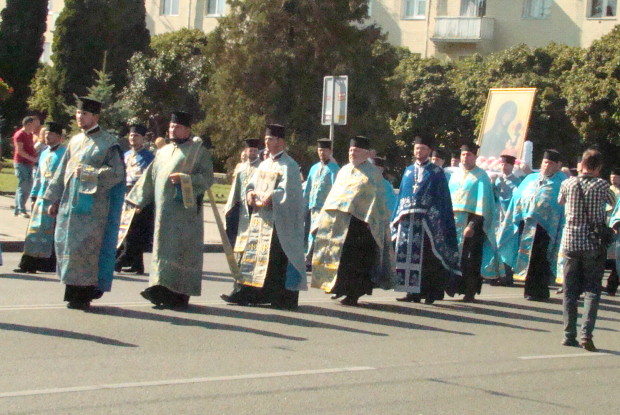 Хресна хода з іконою Божої Матері пройшлася Луцьком (Фото)