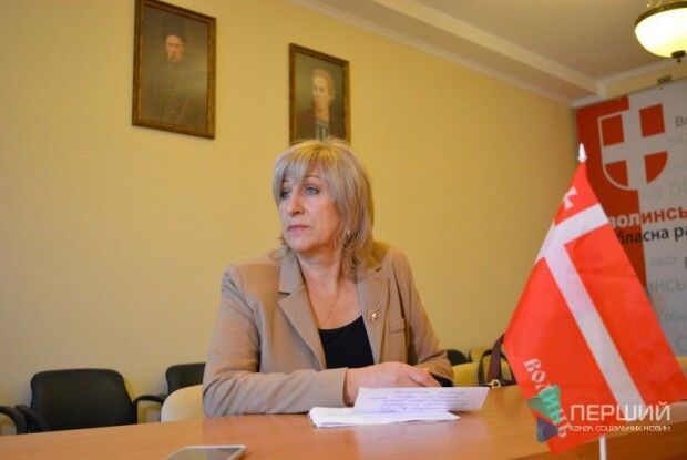 На богослужінні в Луцьку було кілька сот людей і всі без масок