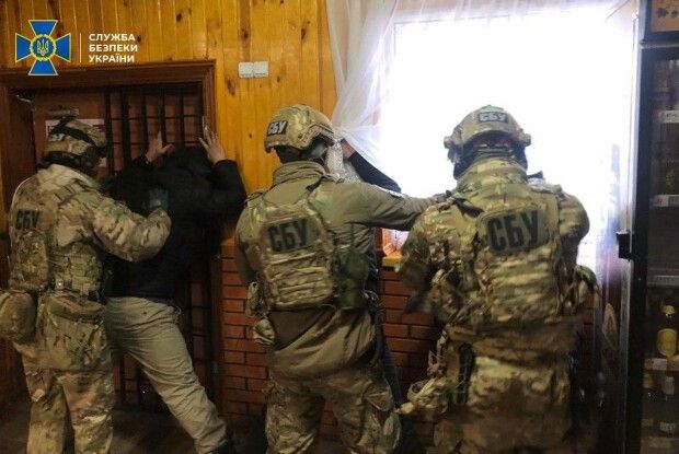 СБУ викрила прикордонників Волині та Рівненщини на організації корупційної схеми ввезення бурштину і тютютну (Фото, Відео)