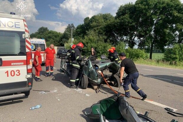 На Волині в автівці заблокувало жінку (Фото)