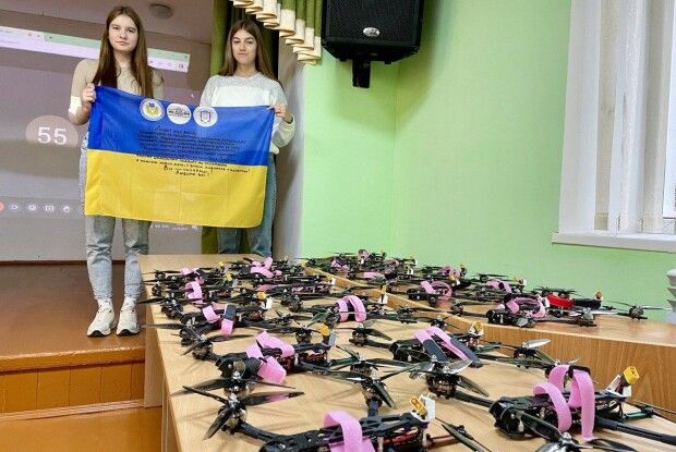 Студенти з Волині передали 20 дронів-камікадзе на передову