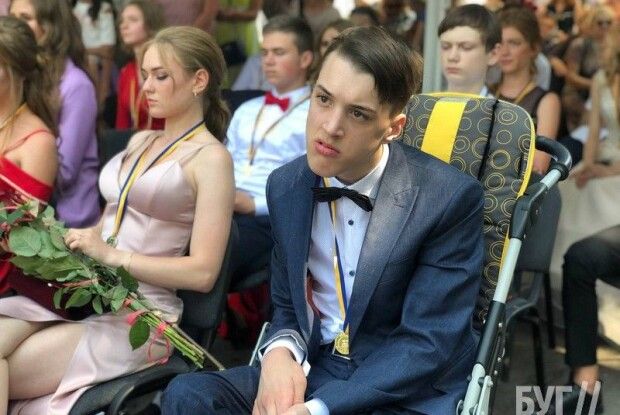 На Волині випускник із важкою формою ДЦП отримав золоту медаль за успіхи в навчанні