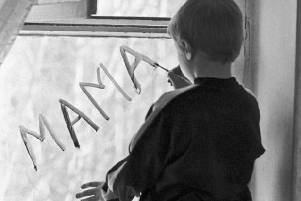 Мама залишила двох дітей на співмешканця і поїхала в іншу область