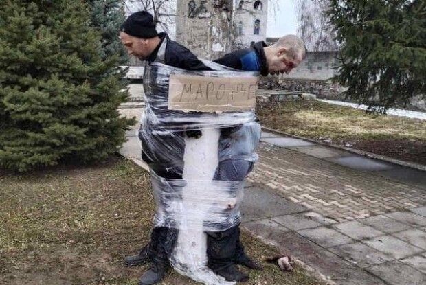 Поліетиленову плівку активні українці використовують для примотування мародерів (Фото)