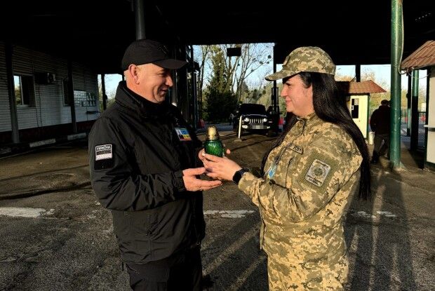 Волинські прикордонники відкрили шлях Благодатному вогню до українських осель