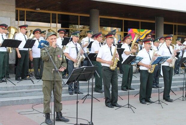 У Рожищі відбувся концерт зведеного військового оркестру і заслуженого артиста України Адама Горбатюка