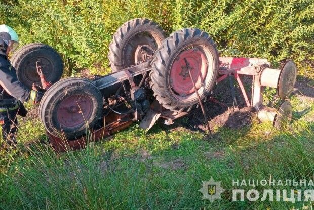 У Луцькому районі перекинувся трактор з водієм