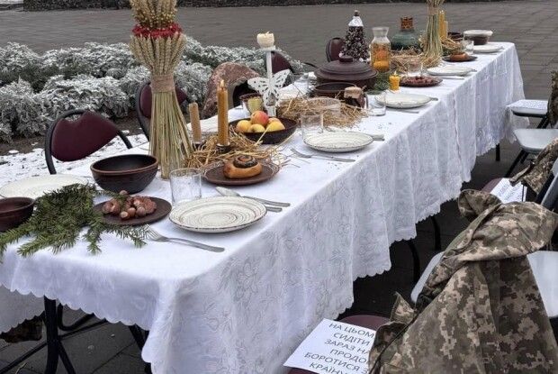 У центрі Ковеля активісти провели акцію, щоб нагадати завдяки кому ми можемо святкувати Різдво