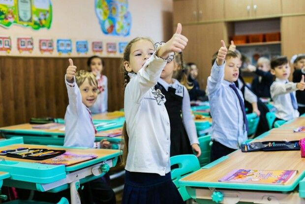 У школи Любешівської ОТГ закупили 36 плазмових телевізорів