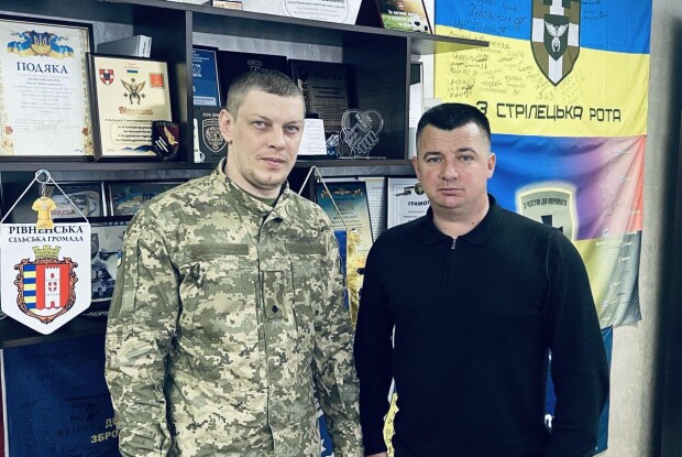 На Волині голова громади зустрівся з захисником-земляком, який 220 діб тримав позиції на «нулі»