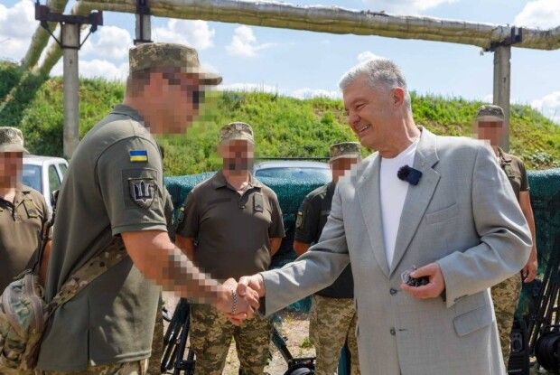 Попит величезний: Порошенко передав у війська чергову партію комплексів «Ай-Петрі СВ»