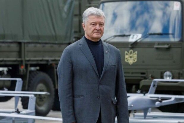 Порошенко везе на фронт тягачі, вантажівки і комплекси БПЛА Poseidon – їх купили спільно з міськрадою Полтави