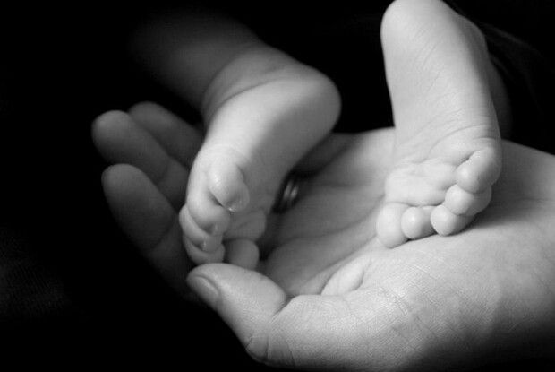 У наших сусідів звільнили директора лікарні, де під час пологів померли жінка та немовля