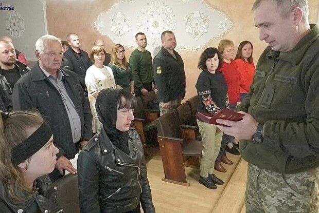 Пам'ять про воїна житиме вічно: на Волині орден «За мужність» вручили рідним Героя