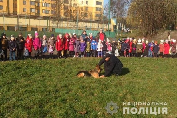 У луцькій школі №3 урок провела німецька вівчарка «Джолі» (фото)