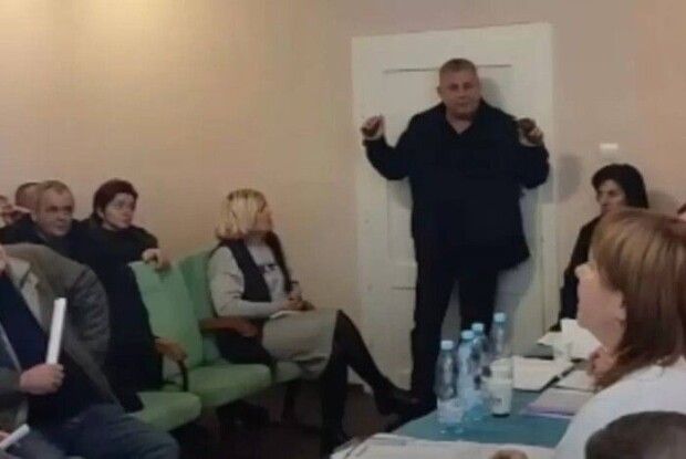 Депутат, який підірвав гранати у сільраді на Закарпатті, прийшов до тями: його допитують