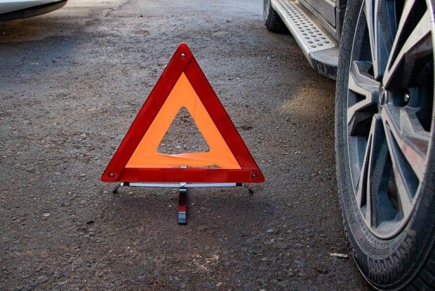 На Горохівщині сталася аварія: автомобіль перекинувся в кювет