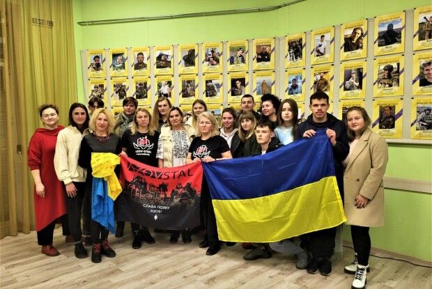 «Міцніші за сталь»: у Ковелі відкрили виставку світлин Героїв (Фото) 