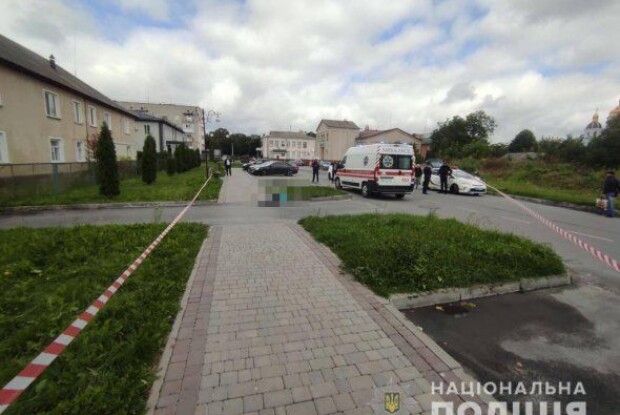 Атовець посеред вулиці перерізав незнайомій жінці горло (Фото)