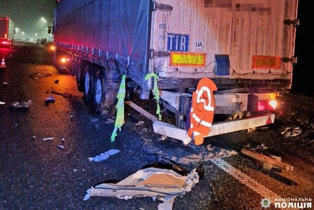 На Рівненщині на міжнародній трасі унаслідок ДТП загинула молода дівчина (Фото)