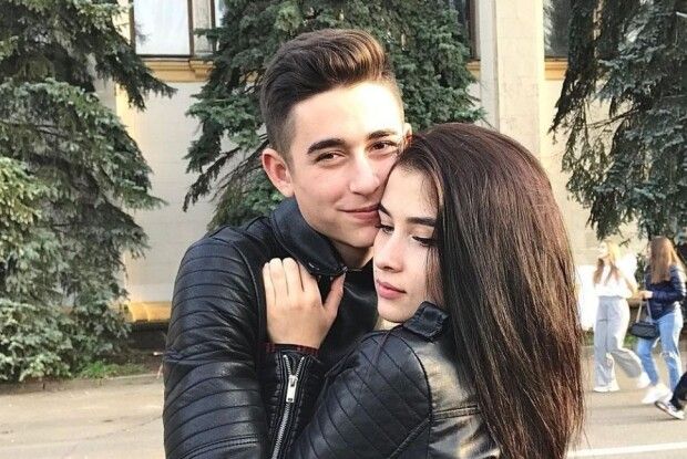 Заплакана дружина Сасанчина поcкаржилася на погане самопочуття (Фото)