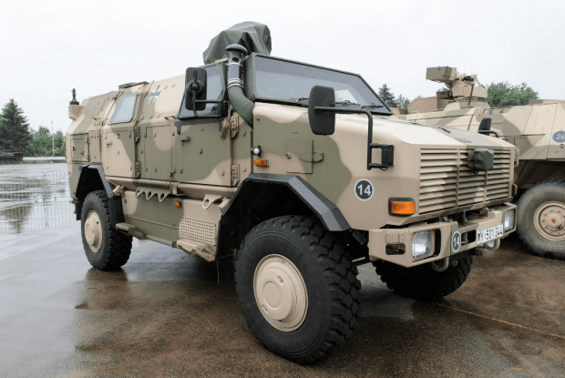 Німеччина передала Україні 30 бронеавтомобілів Dingo, ракети до IRIS-T та тягачі M1070 Oshkosh