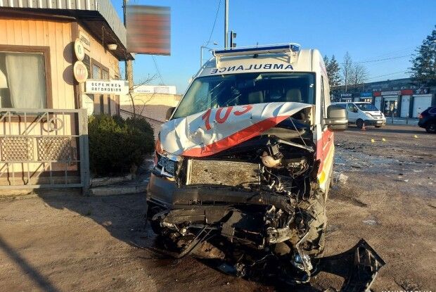 На Рівненщині автівка «швидкої» потрапила в ДТП (Фото)