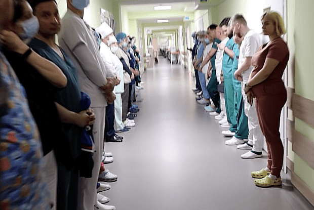 Медики створили коридор пошани донору, завдяки якому врятували чотирьох людей (Відео)
