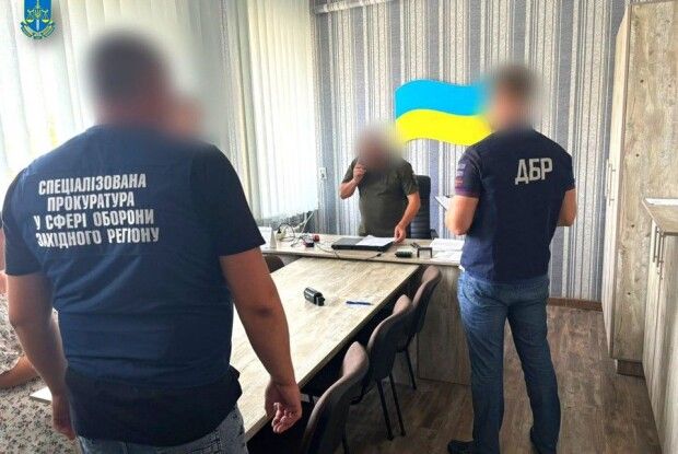 Армійські ліжка за понад 2,2 мільйони гривень – начальнику КЕВ на Волині повідомили про підозру