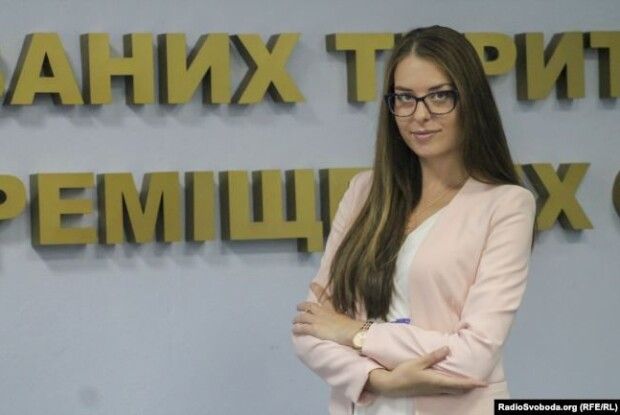 «Прапор зняли і поклали на вході замість ганчірки»:колишня слідча допомагає адаптуватися людям після війни