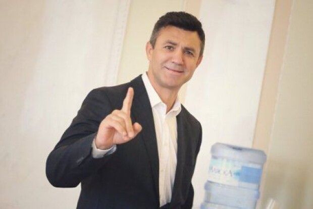Нардеп Тищенко попросив поліцію захистити його від дотиків жінок на мітингу