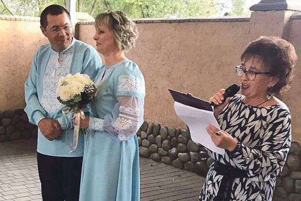 На срібному весіллі пара з Волині постелила той же рушник, на якому стояла 25 років тому