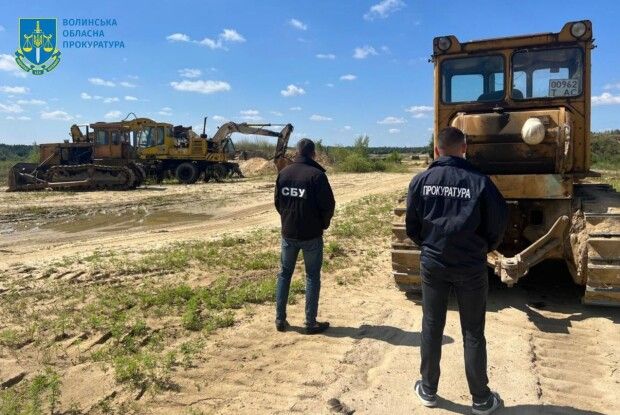 На Волині викрили злочинну групу, яка розкрадала пісок і паливо з кар'єру «Укрзалізниці»
