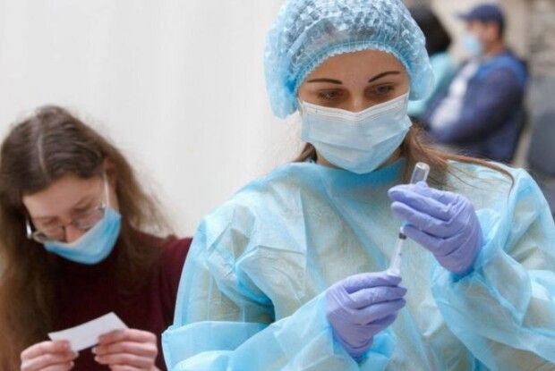 Президент Зеленський заявив, що кожен вакцинований отримає тисячу гривень