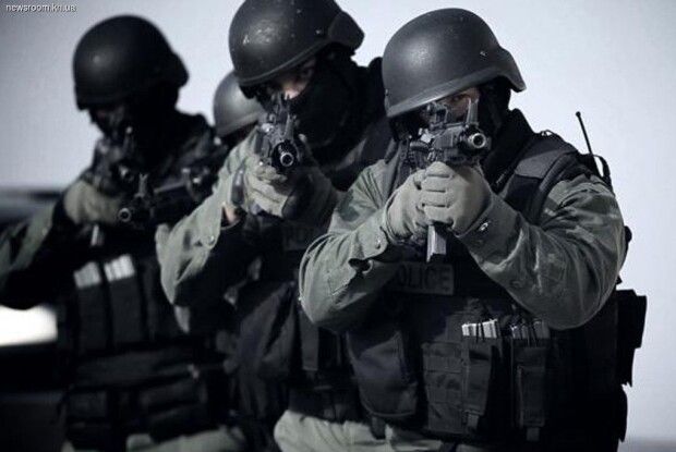 У Луцьку поліція у всеозброєнні шукає грабіжника