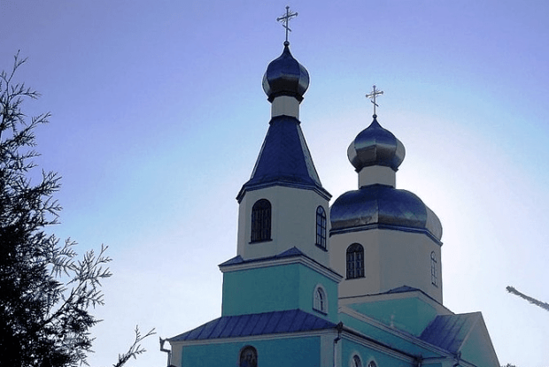 У селі на Волині прихожан УПЦ мп та ПЦУ розбороняла поліція (Відео)