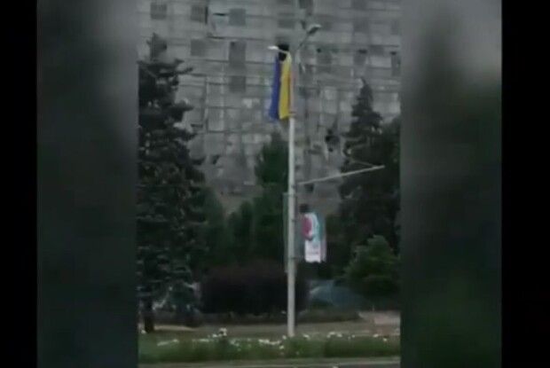 У центрі Донецька майорів прапор України й звучав гімн