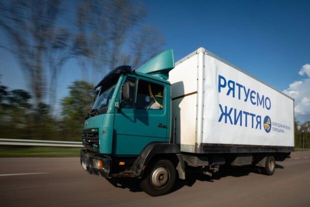 Як Порошенко захищає лікарів: 115 тисяч костюмів, обладнання і закони