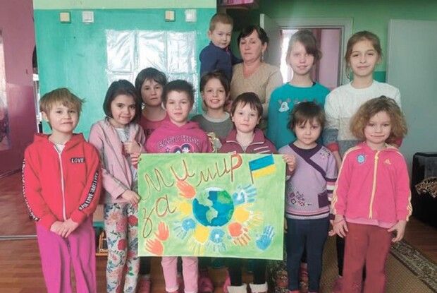 Не «розкололись» перед кадировцями: герої-вихователі врятували  52 дитини від викрадення